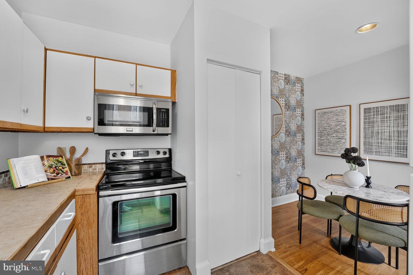 516 4th Street NE #202 photo 8