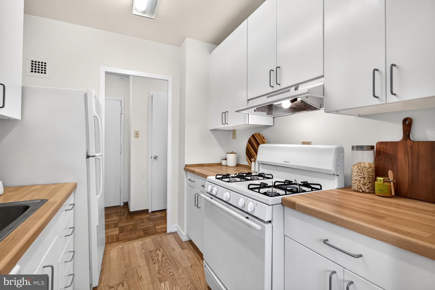 4000 Tunlaw Road NW #705 photo 14
