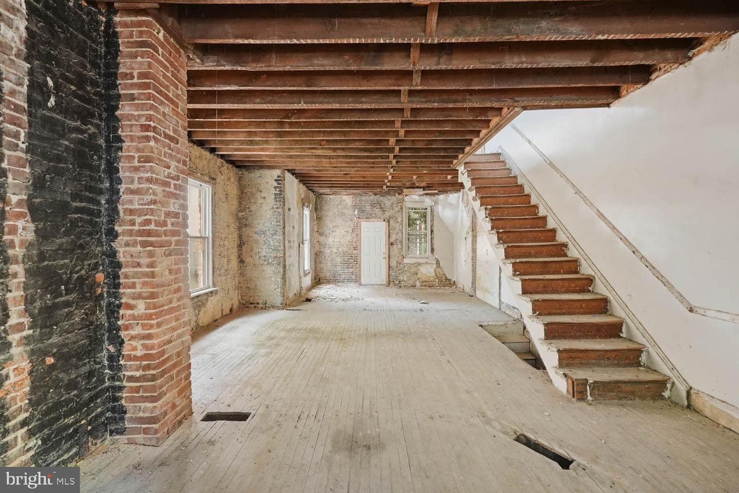 749 Girard Street NW photo 3