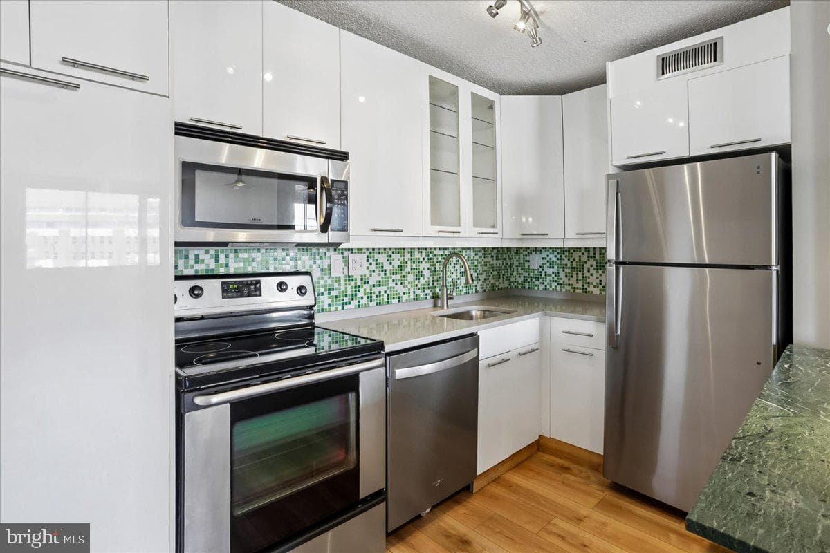 1325 18th Street NW #1002 photo 4