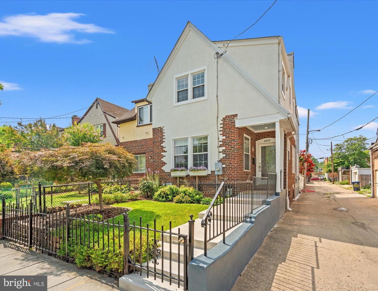 1809 Otis Street NE photo 1