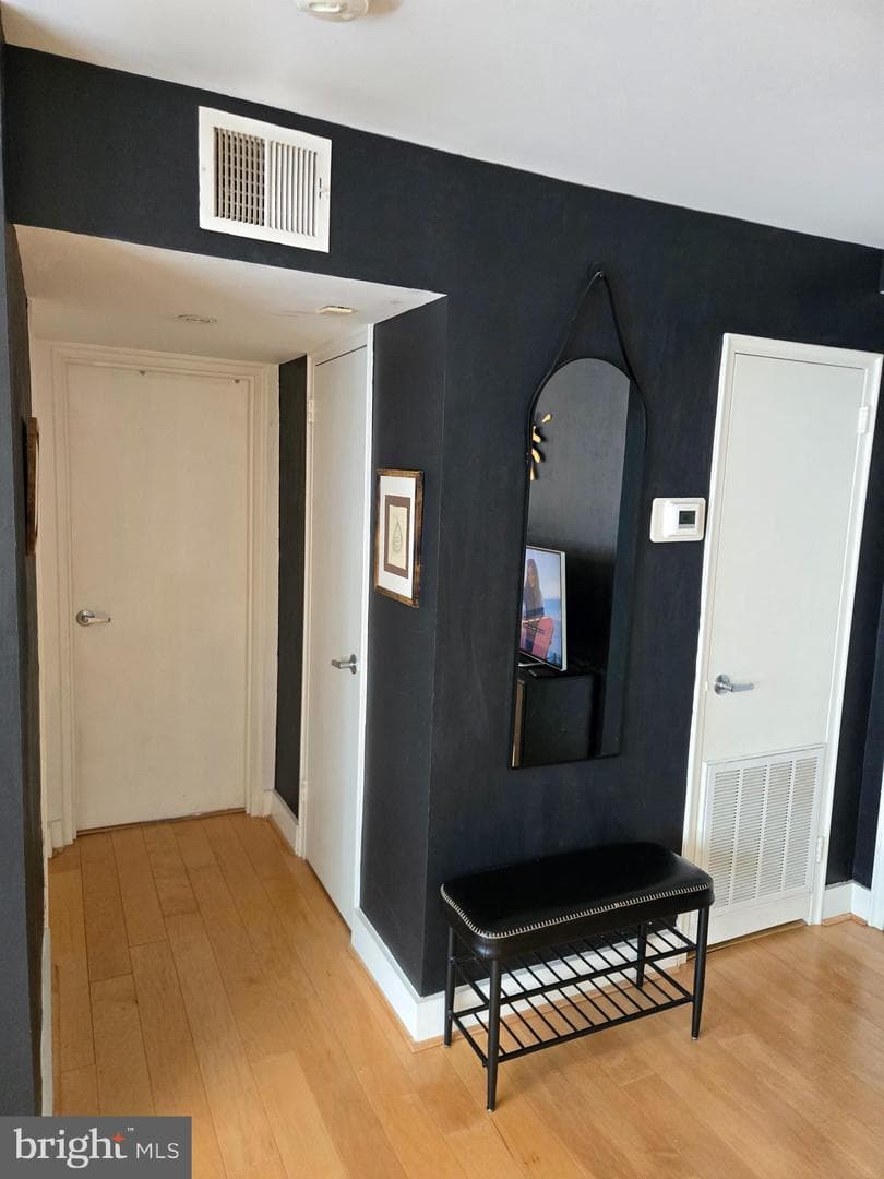 210 Oakwood Street SE #304 photo 5