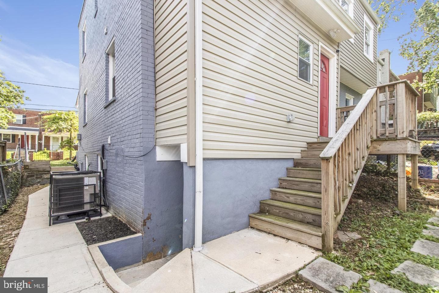 131 Darrington Street SW photo 26