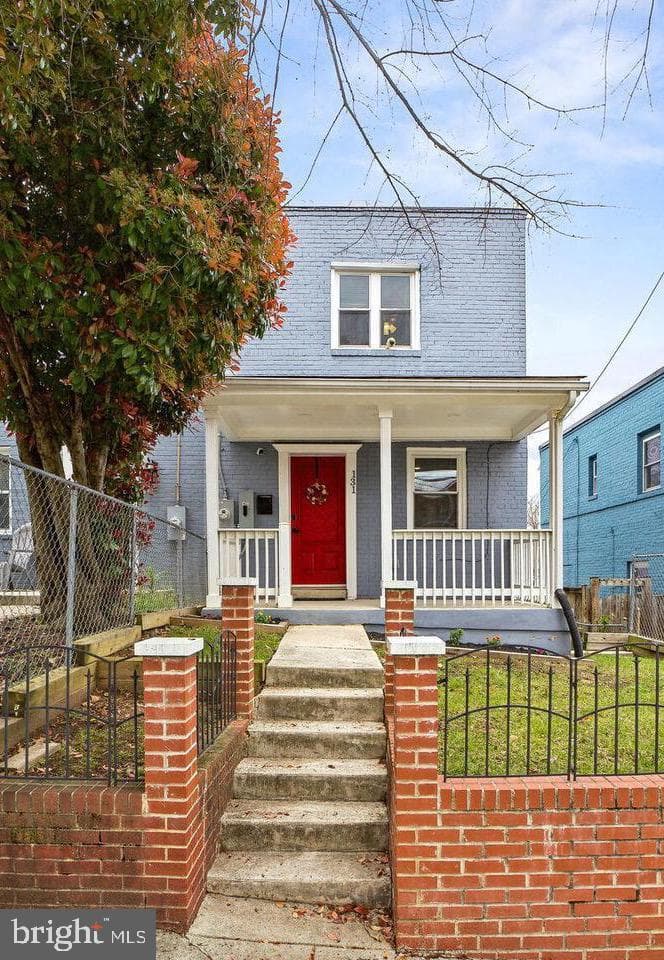 131 Darrington Street SW photo 3