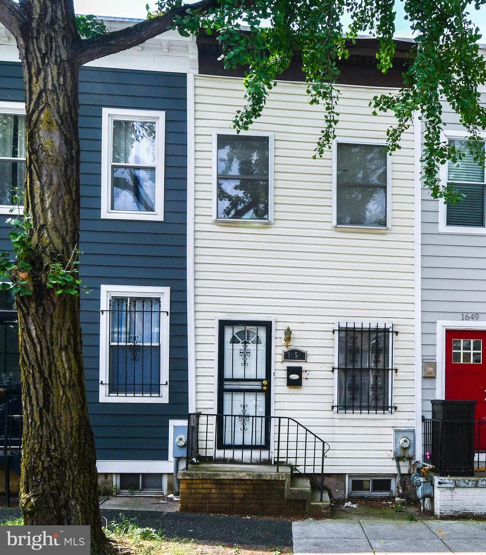 1651 Gales Street NE photo 3