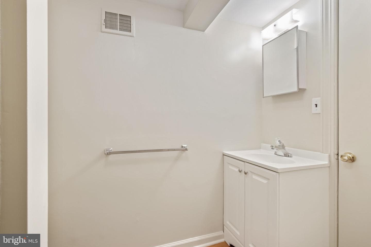 601 E Street SE photo 25