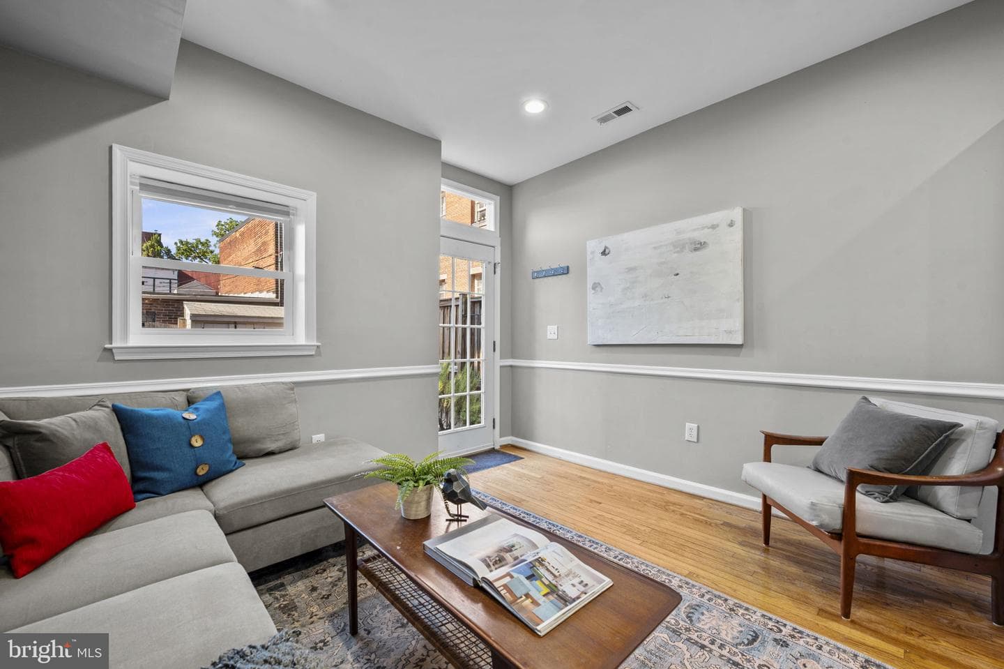 633 Constitution Avenue NE photo 14