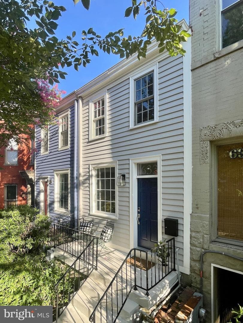 633 Constitution Avenue NE photo 3