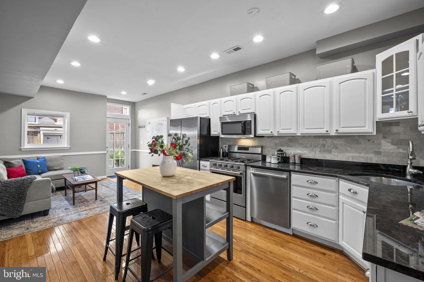633 Constitution Avenue NE photo 9