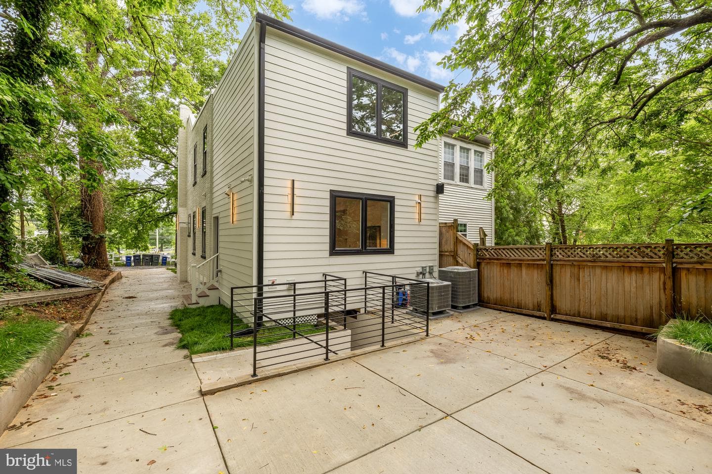 1430 Brentwood Road NE photo 45