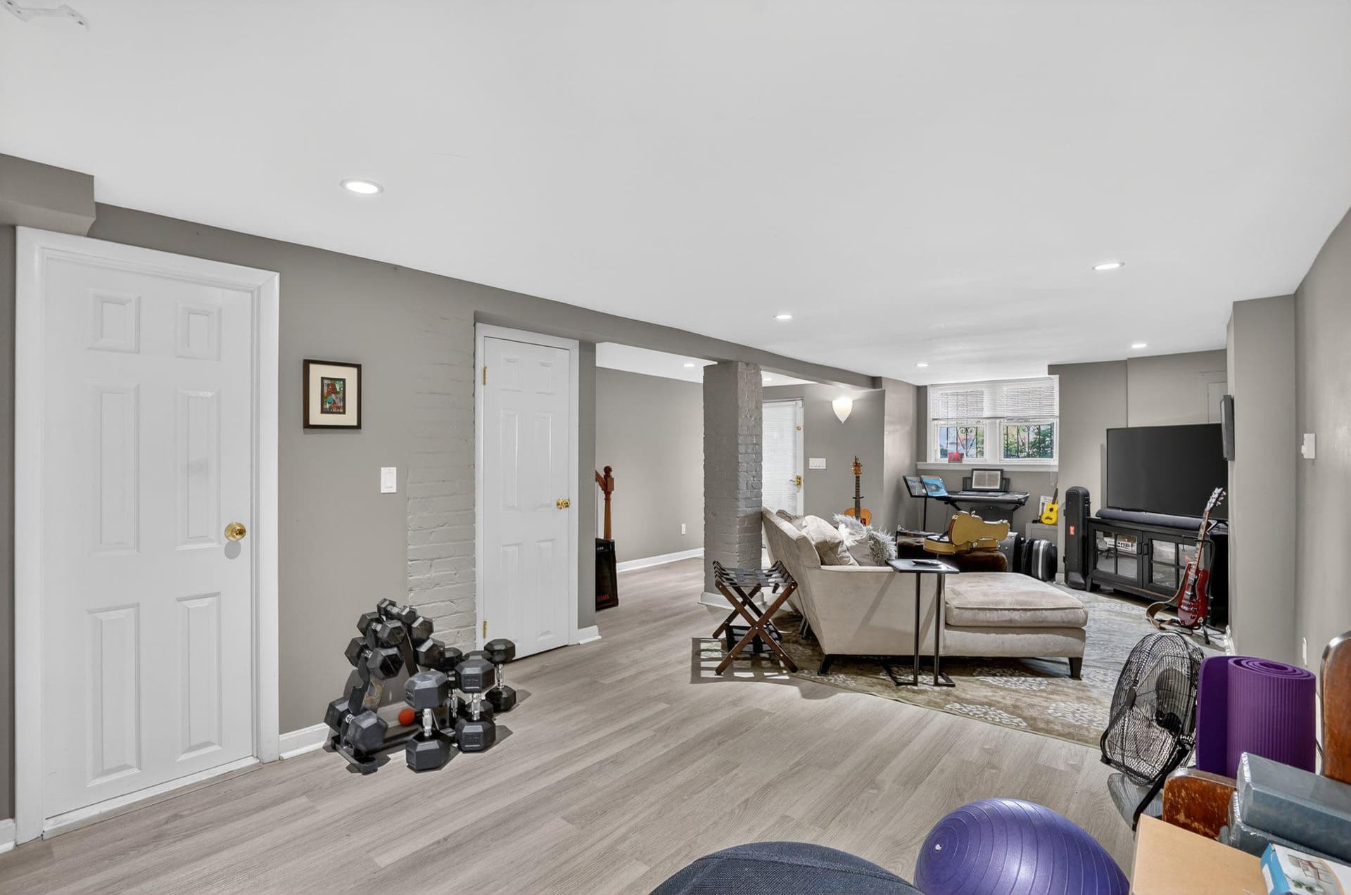 1233 E St SE photo 15