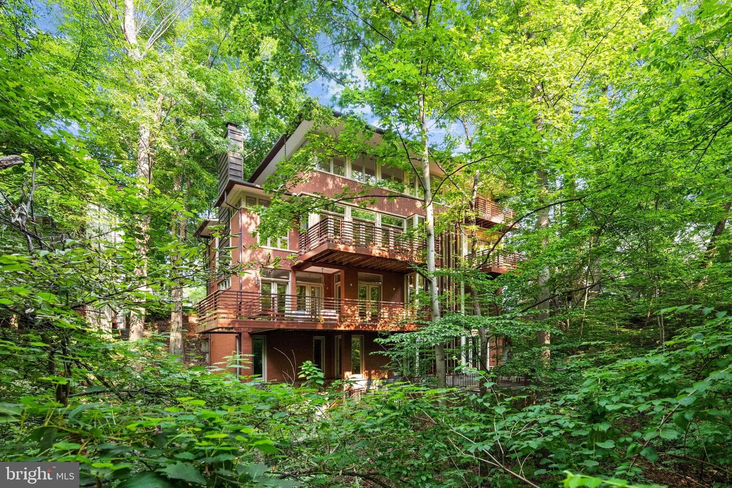 2807 Chesterfield Place NW, Washington