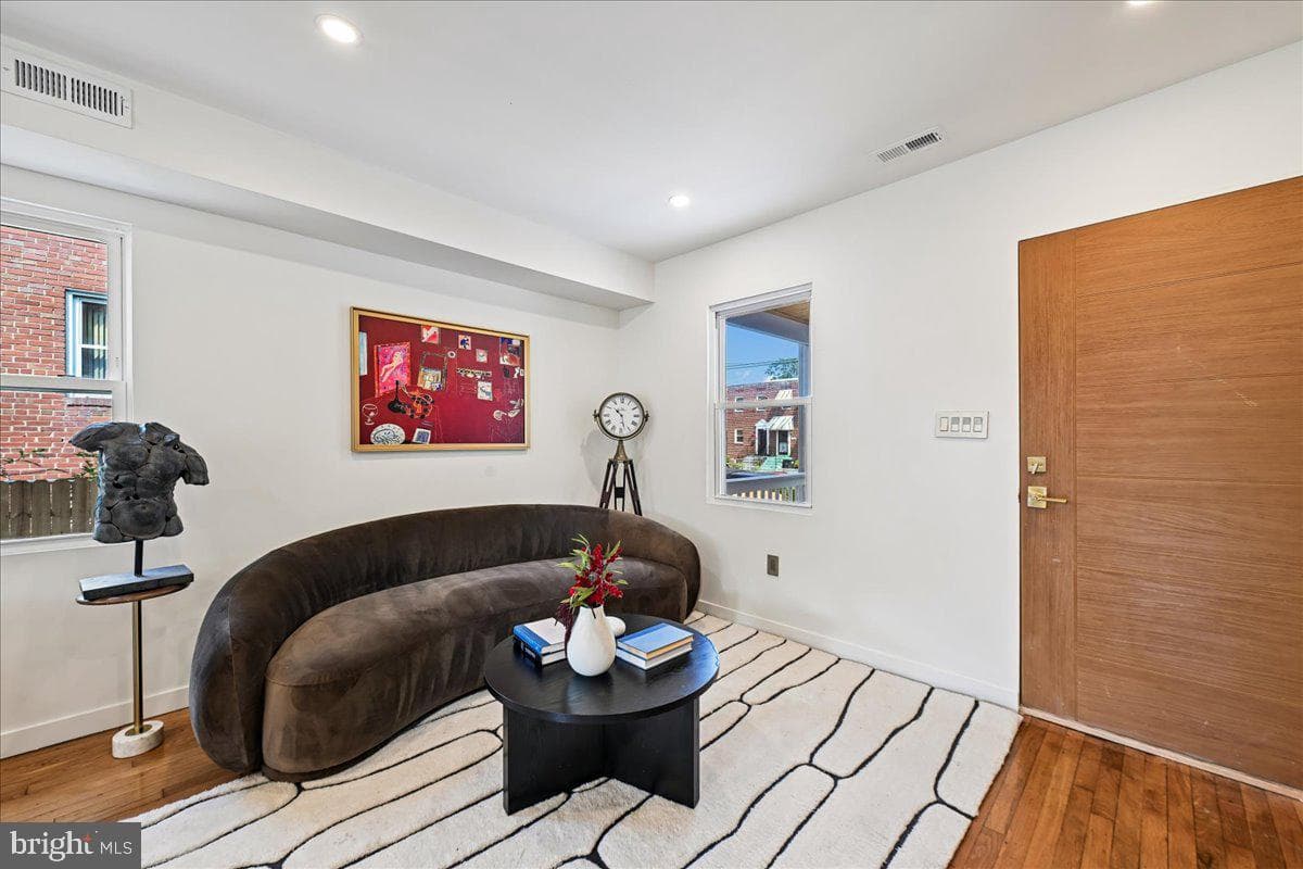 1525 Fort Davis Street SE photo 6