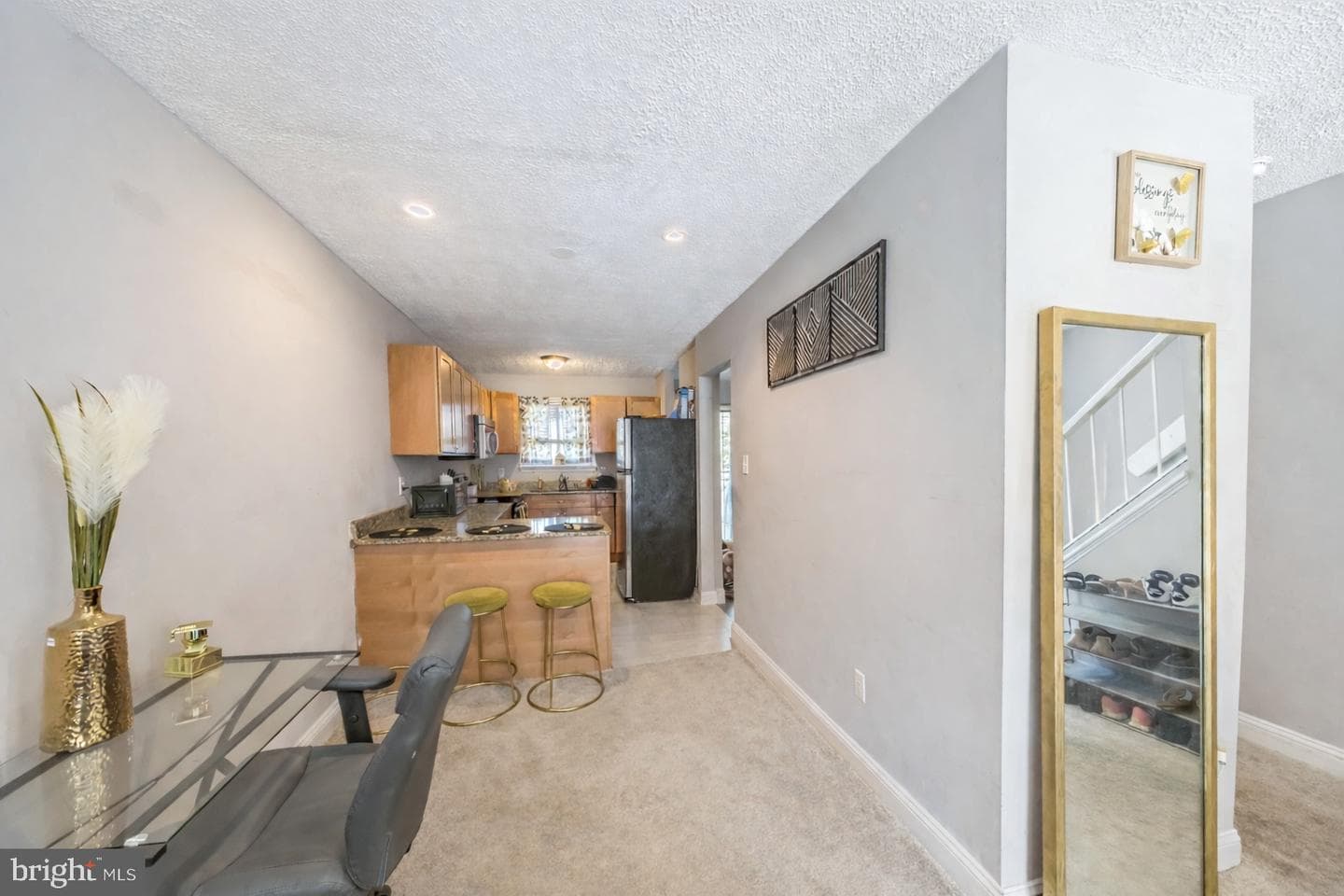 1142 Barnaby Terrace SE photo 3