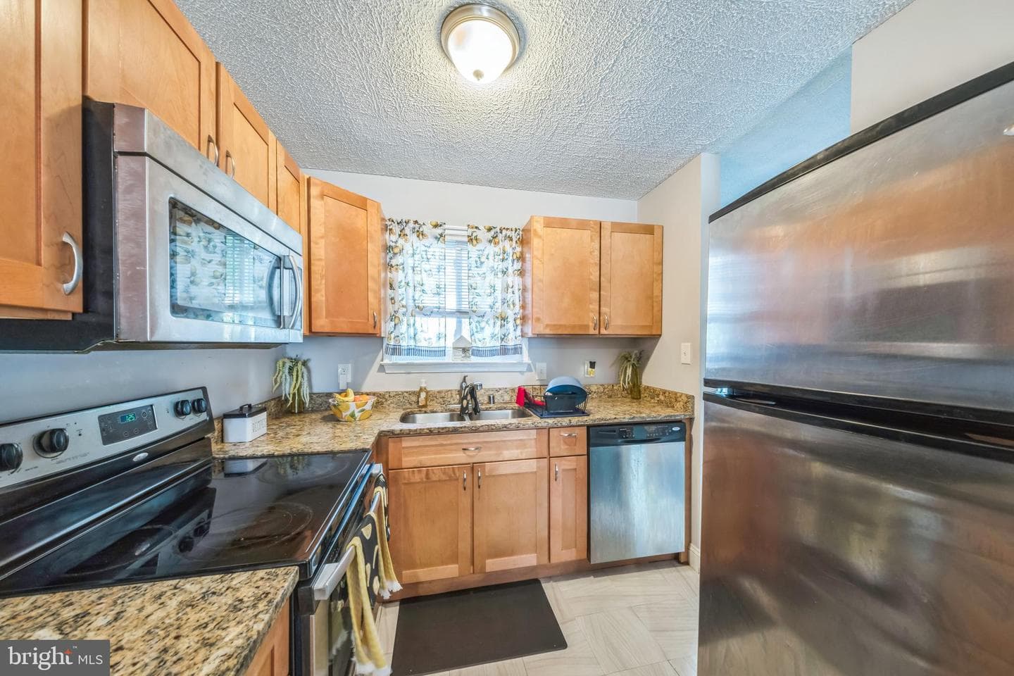 1142 Barnaby Terrace SE photo 5