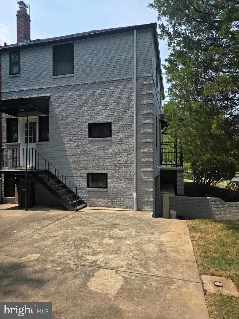 1601 Hamlin Street NE photo 2