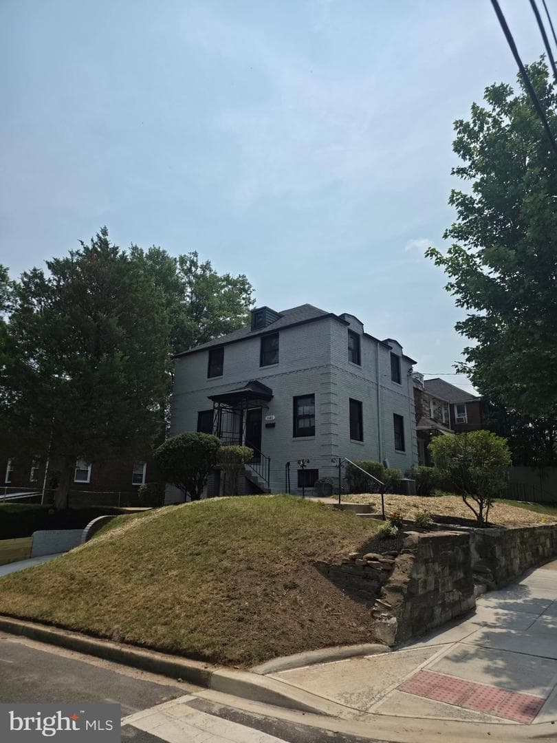 1601 Hamlin Street NE photo 4
