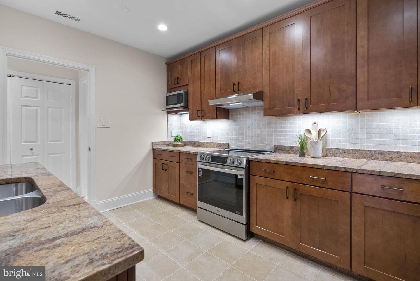 3203 Sutton Place NW #c photo 16