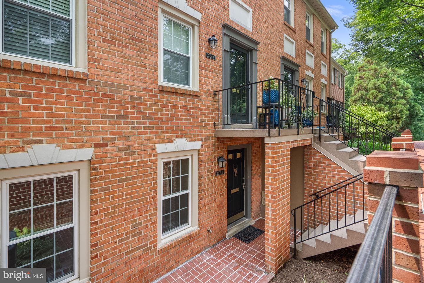3203 Sutton Place NW #c photo 2