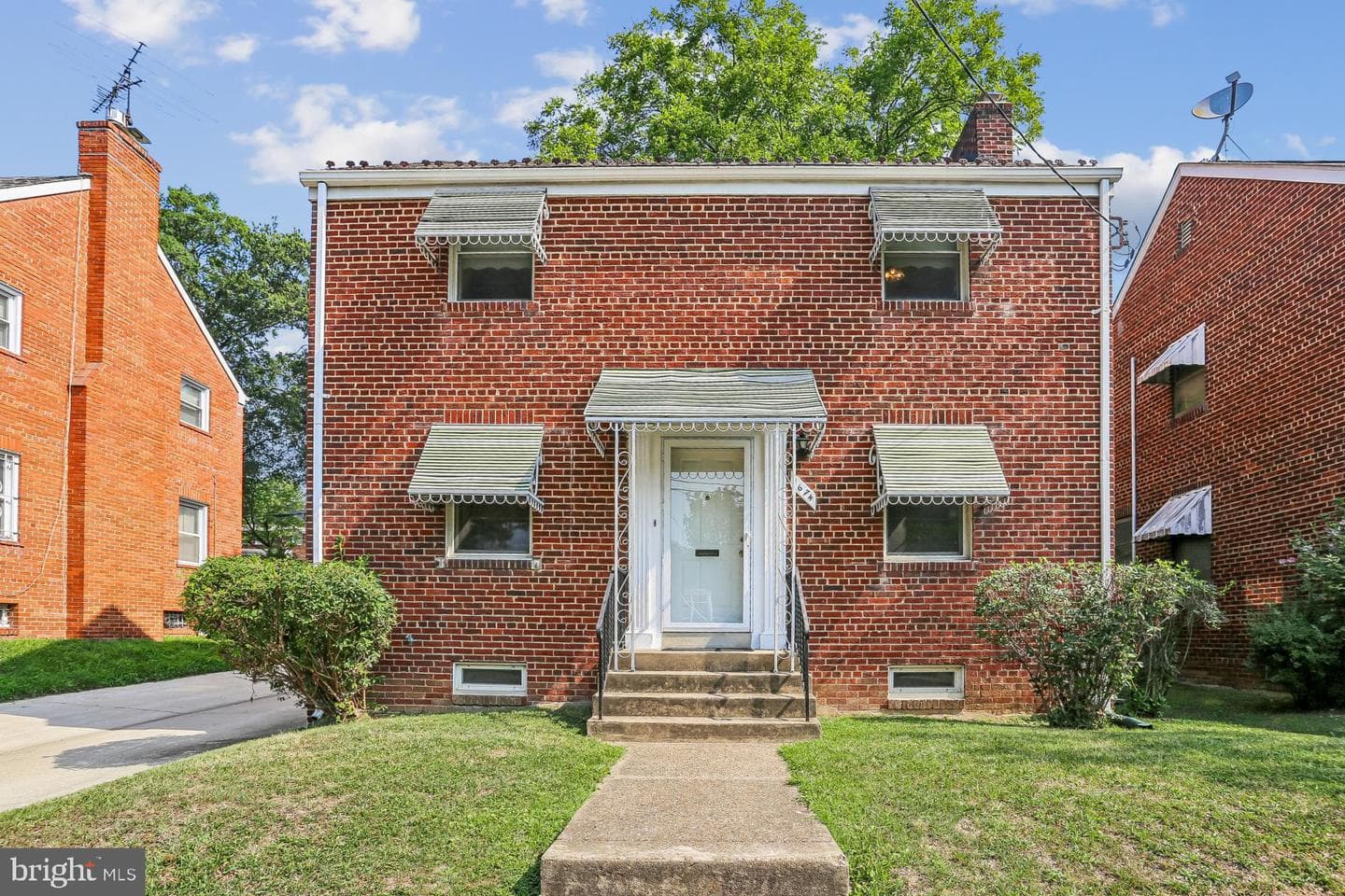 1674 Varnum Place NE photo 1