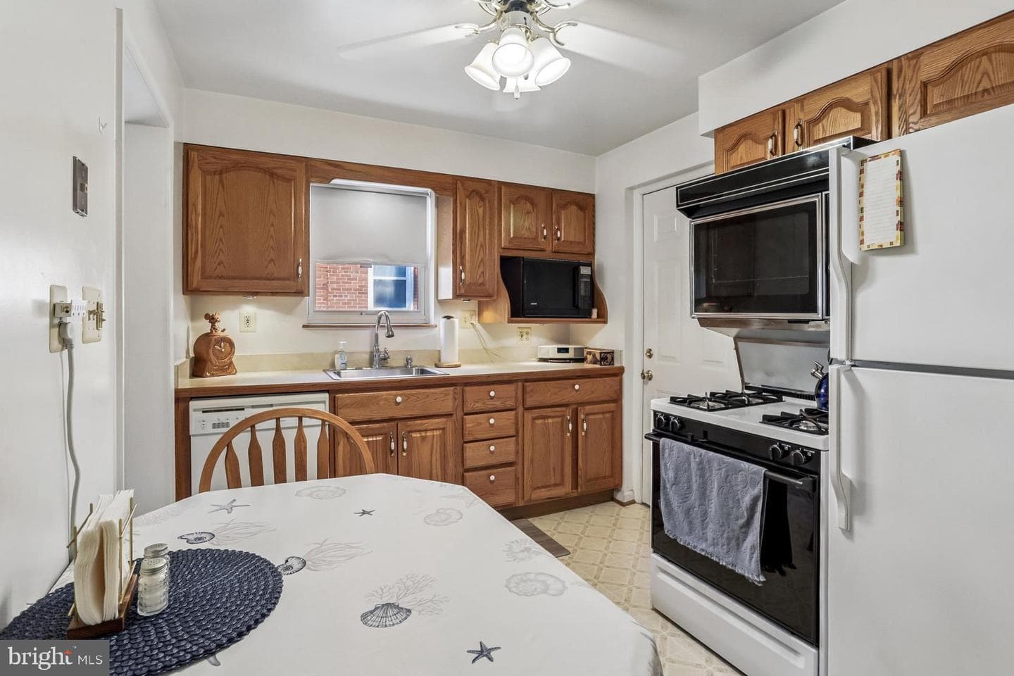 1674 Varnum Place NE photo 10