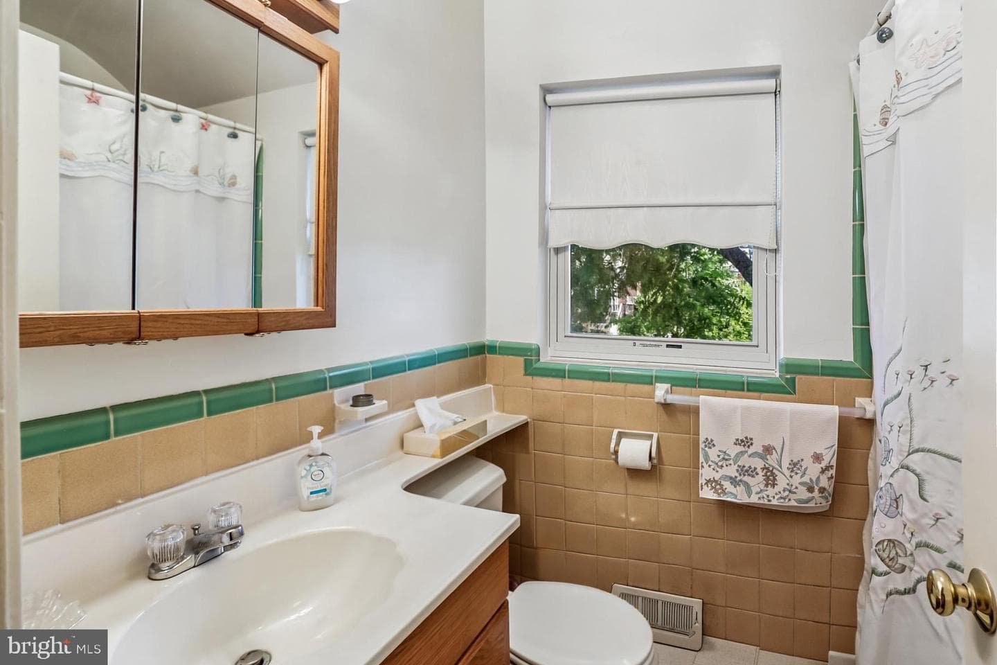 1674 Varnum Place NE photo 3