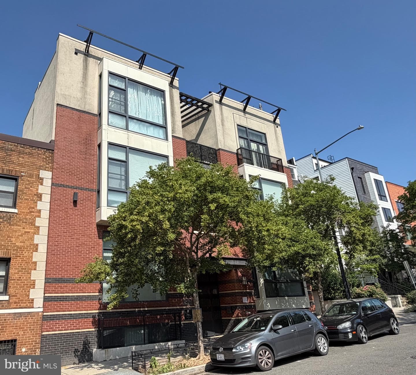2426 Ontario Road NW #401 photo 2