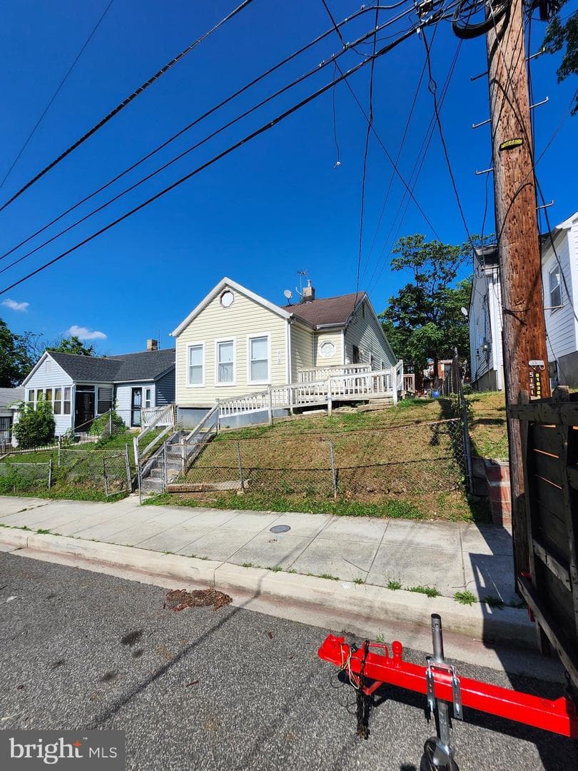 913 NE 47th Place NE photo 2