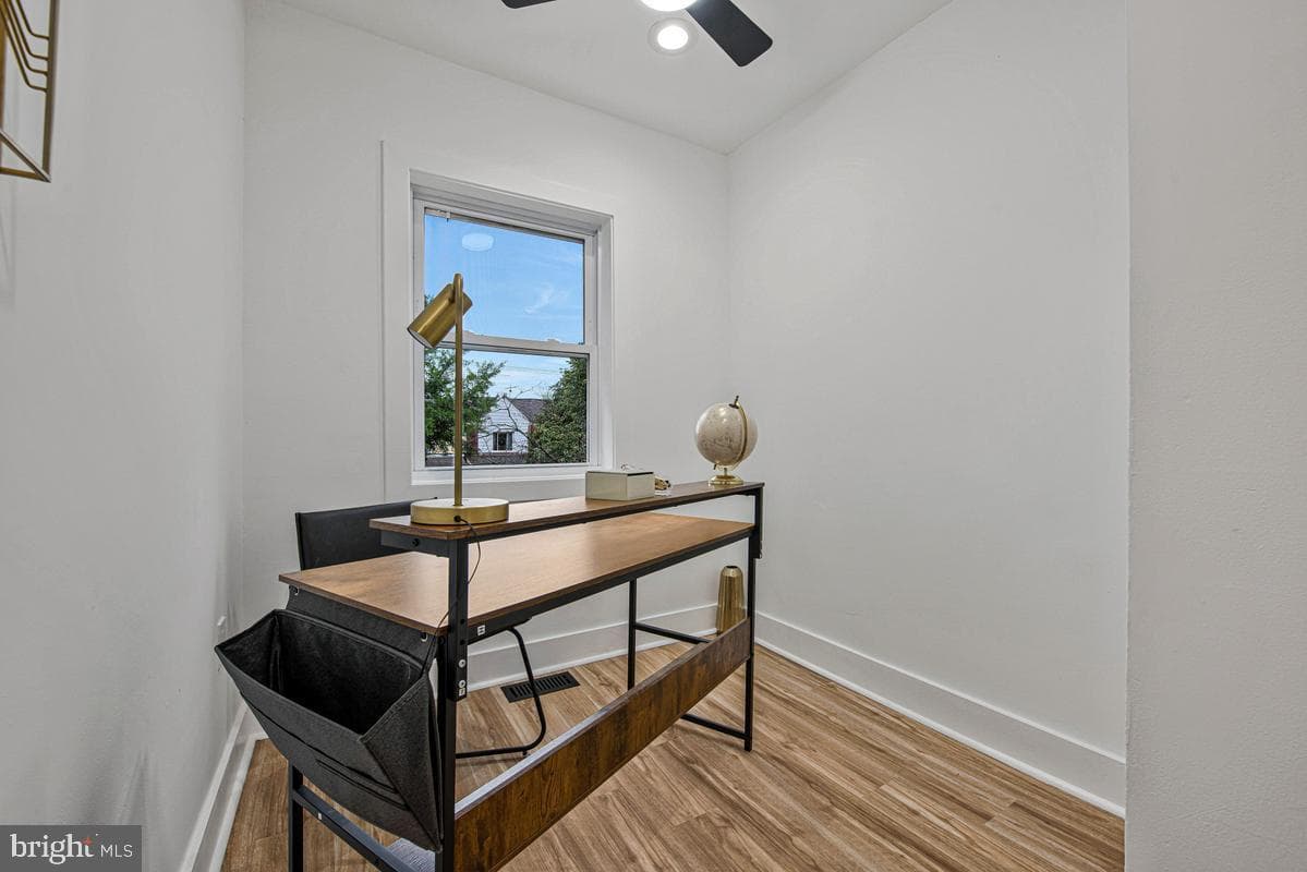 305 34th Place NE photo 17