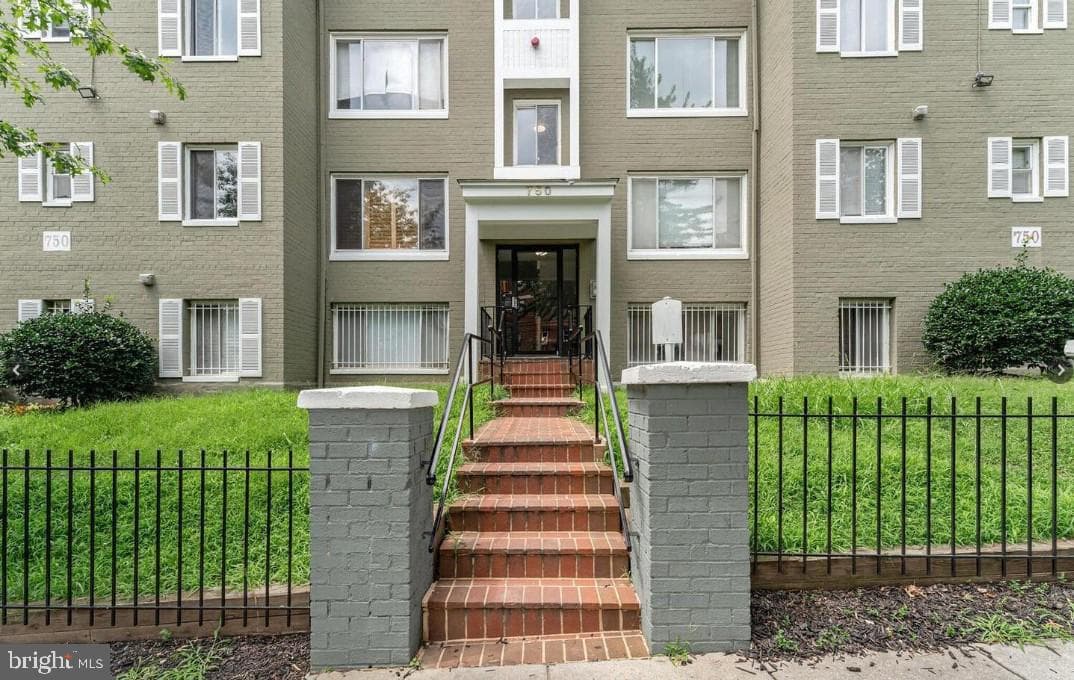 750 Barnaby Street SE #201 photo 1