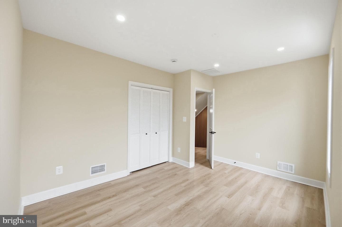 518 Columbia Road NW photo 19