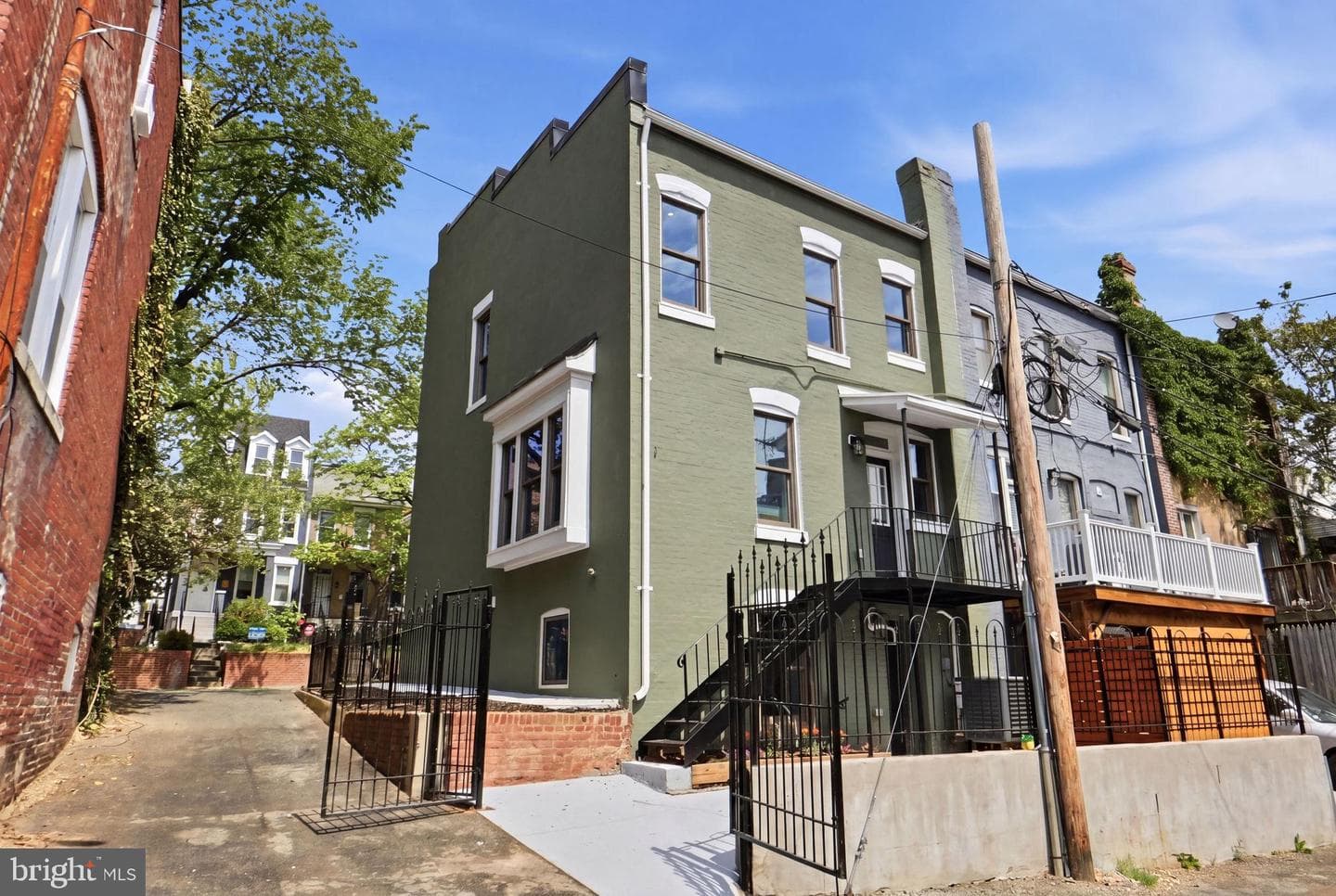 518 Columbia Road NW photo 35