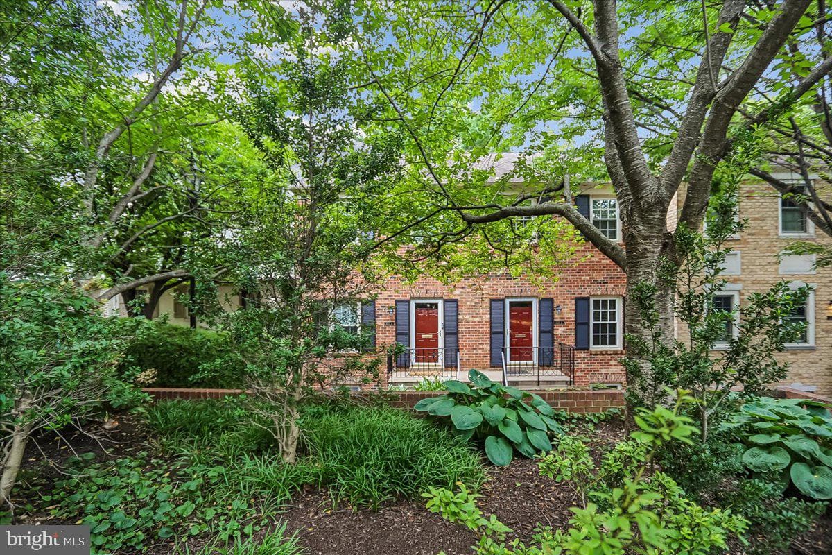 3217 Sutton Place NW #a photo 11