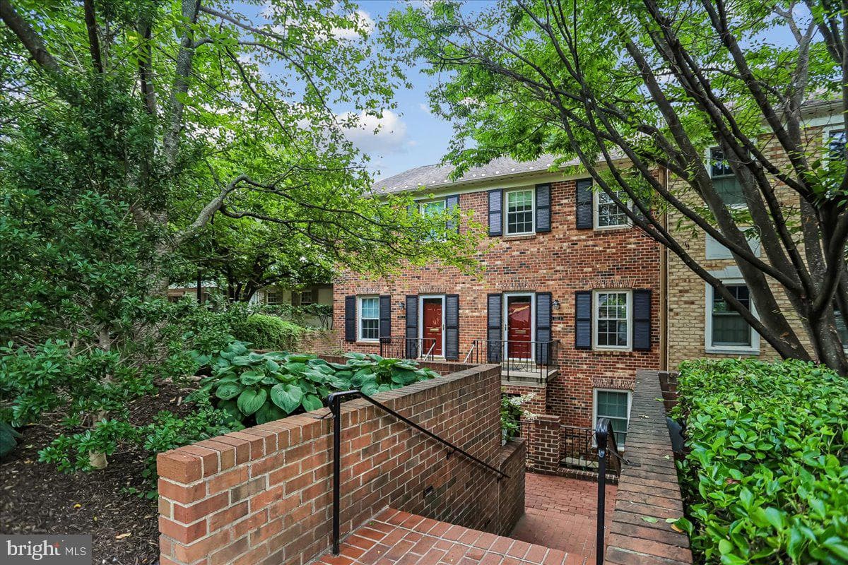 3217 Sutton Place NW #a photo 12