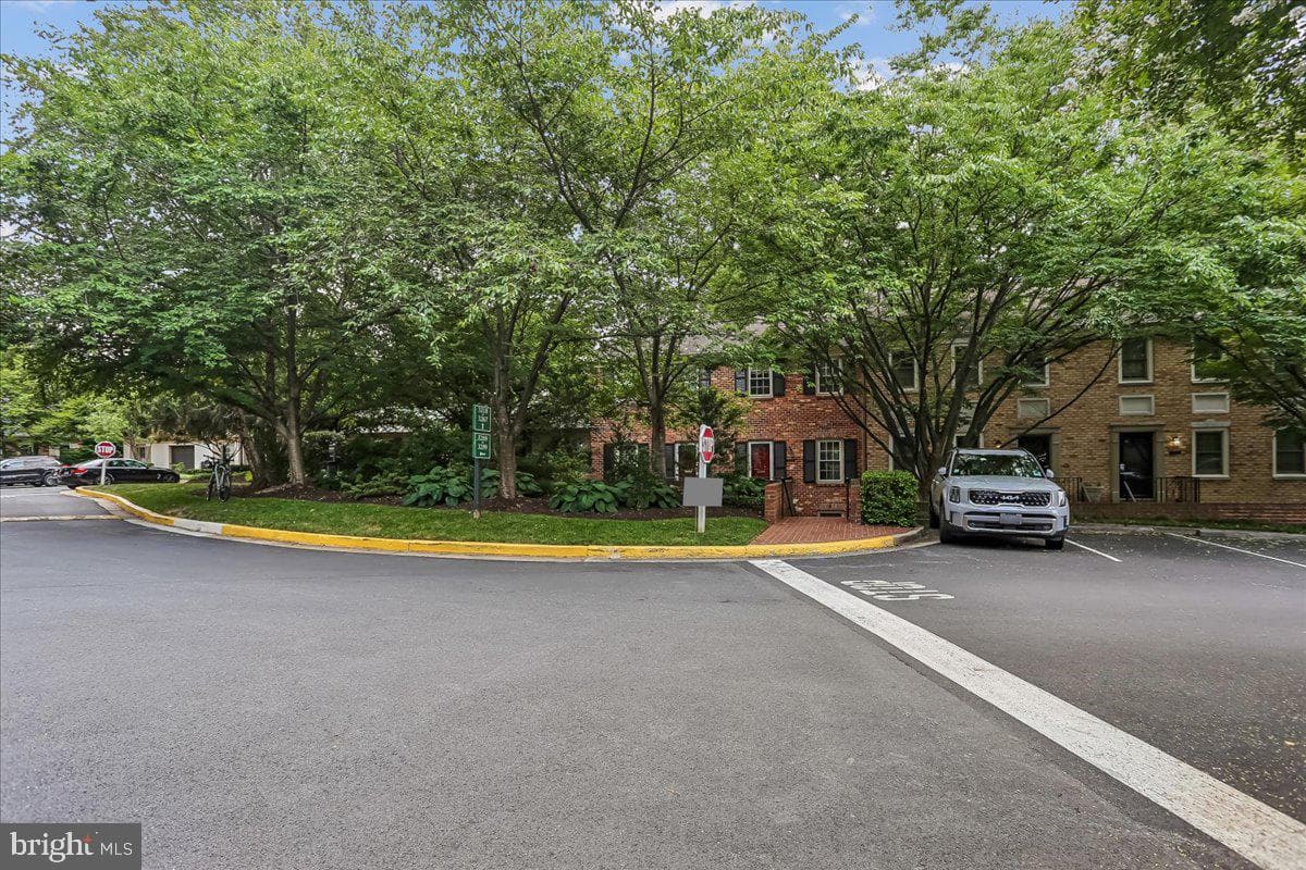 3217 Sutton Place NW #a photo 13
