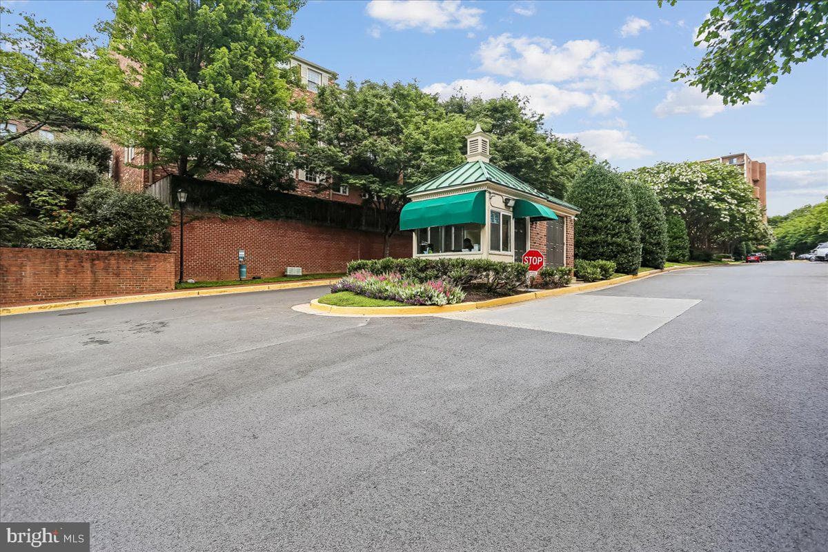 3217 Sutton Place NW #a photo 14