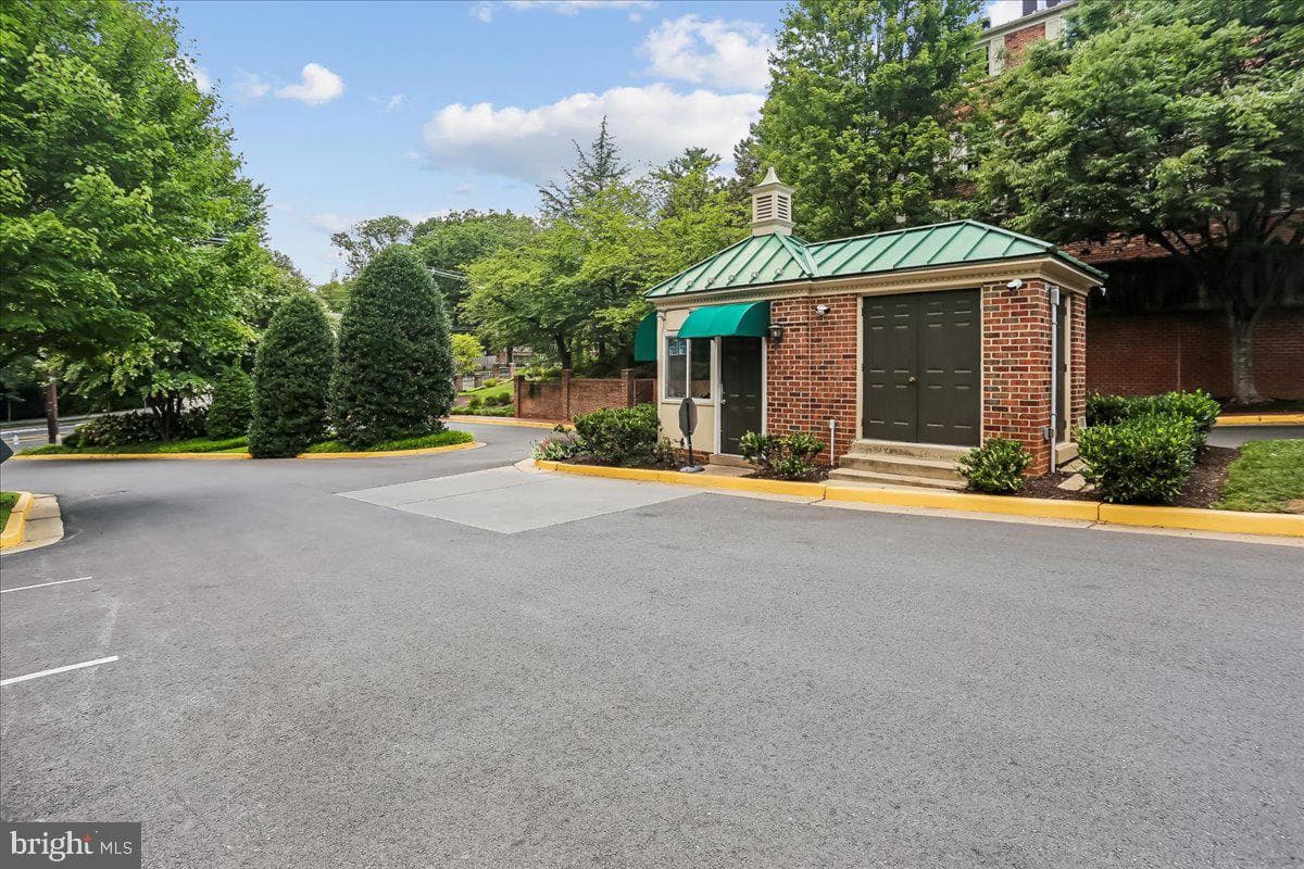 3217 Sutton Place NW #a photo 15