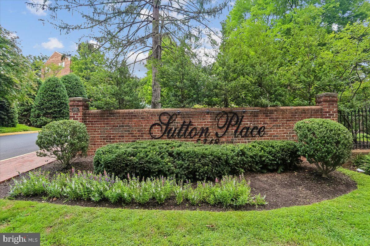 3217 Sutton Place NW #a photo 2