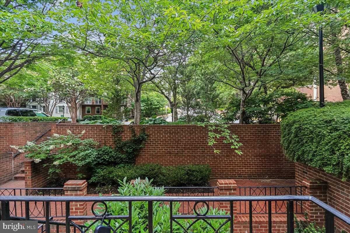 3217 Sutton Place NW #a photo 3