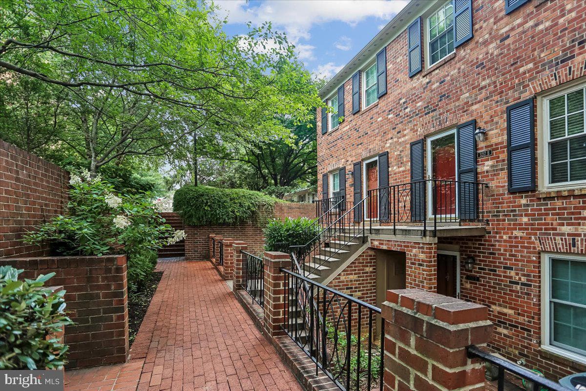 3217 Sutton Place NW #a photo 6