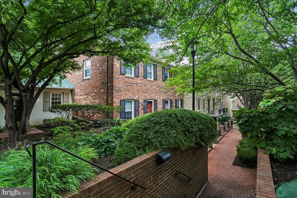 3217 Sutton Place NW #a photo 7