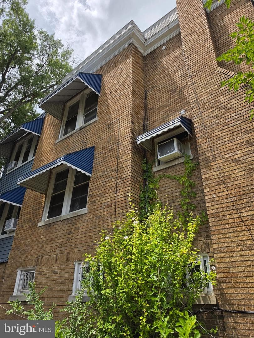 410 Nicholson Street NW photo 2