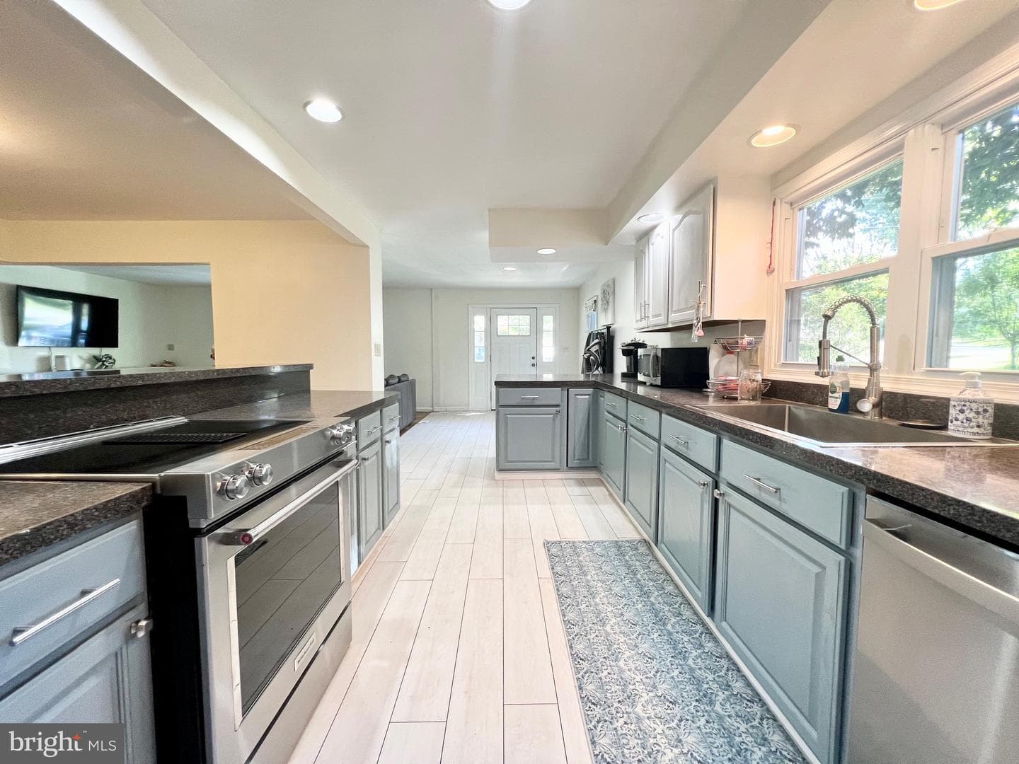 788 Paul Birch Drive photo 32