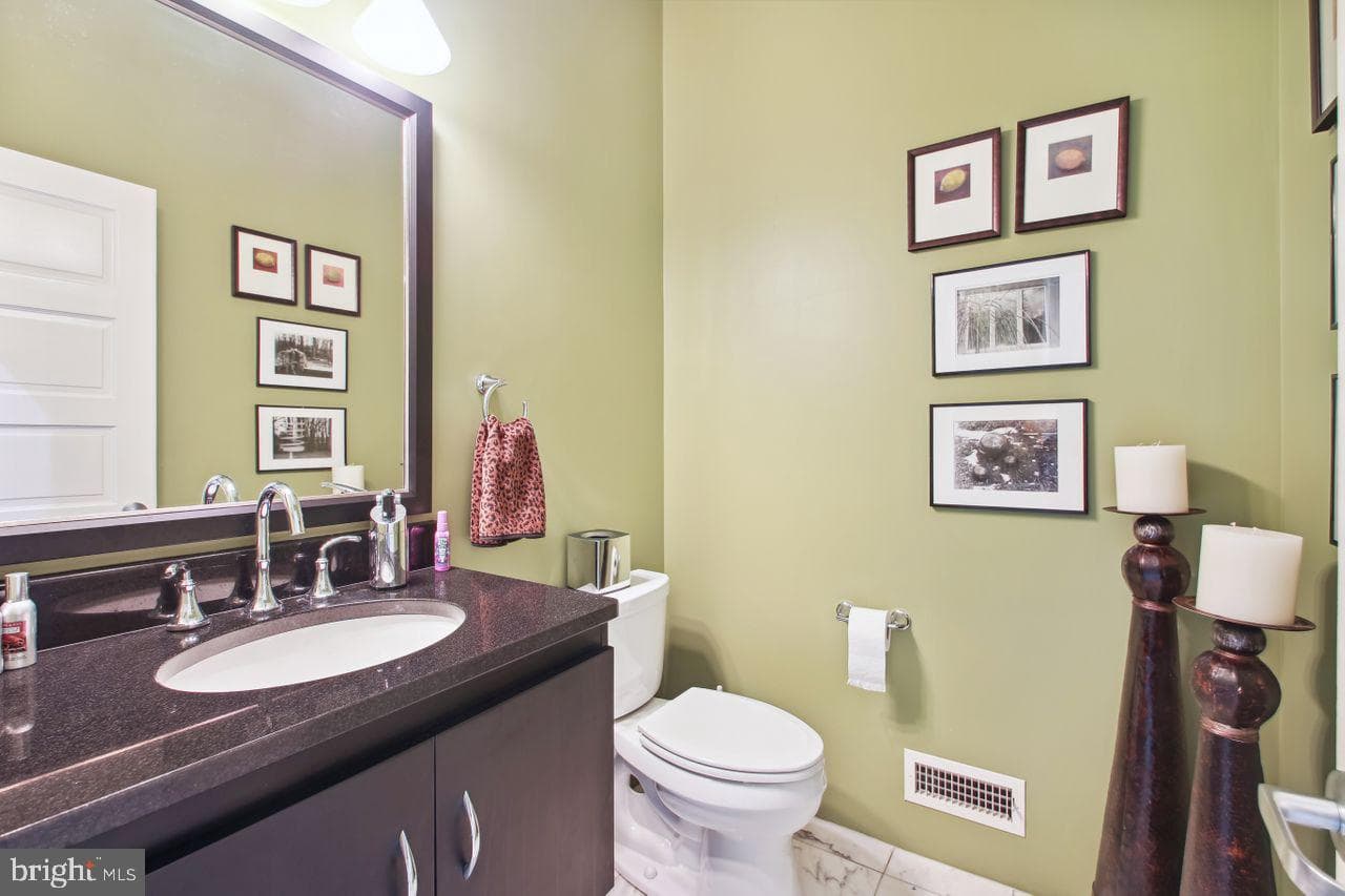 1158 Goldfinch Lane photo 11
