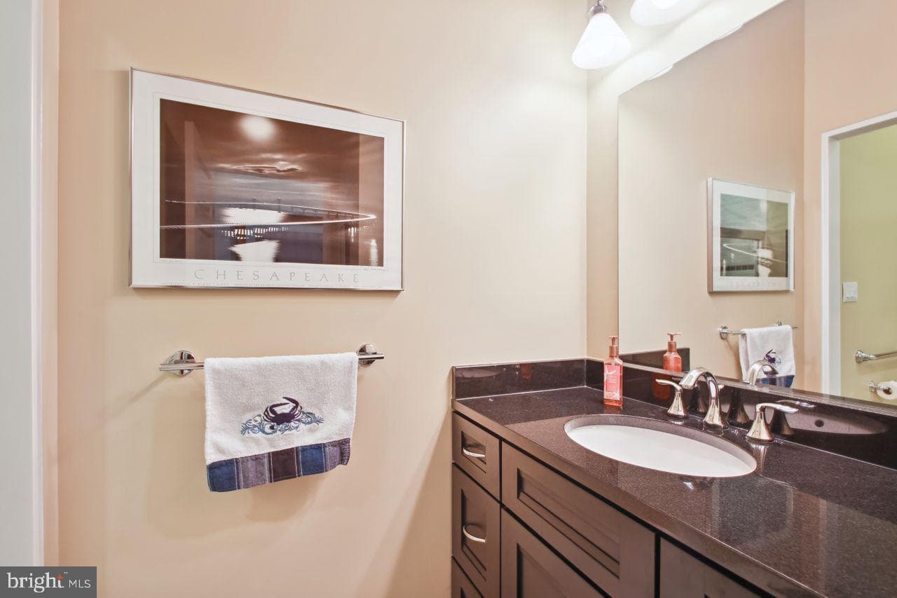 1158 Goldfinch Lane photo 34