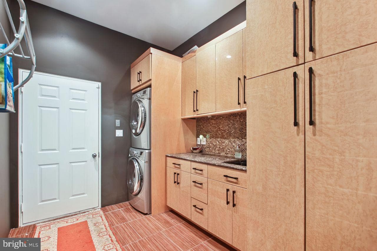 1158 Goldfinch Lane photo 35