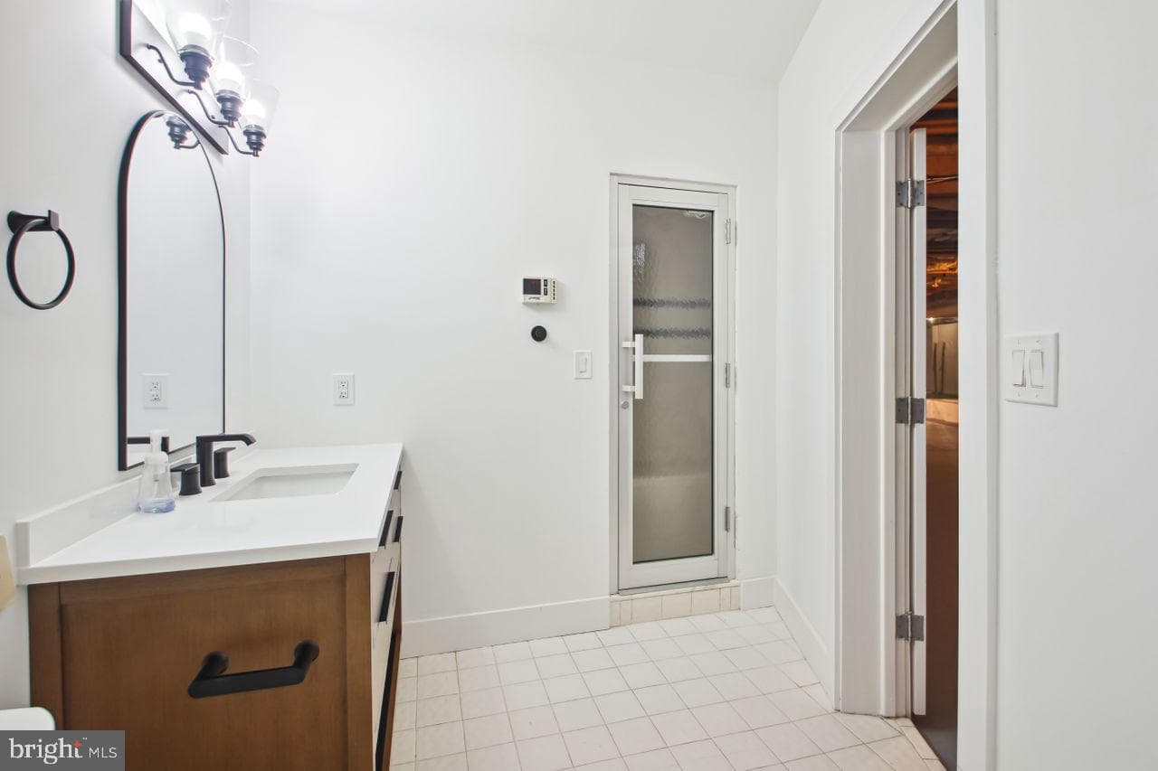 1158 Goldfinch Lane photo 45