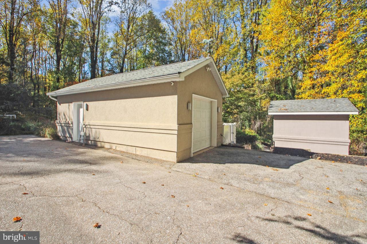 1158 Goldfinch Lane photo 46