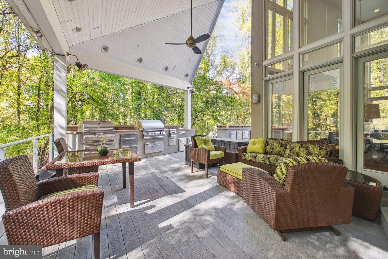1158 Goldfinch Lane photo 8