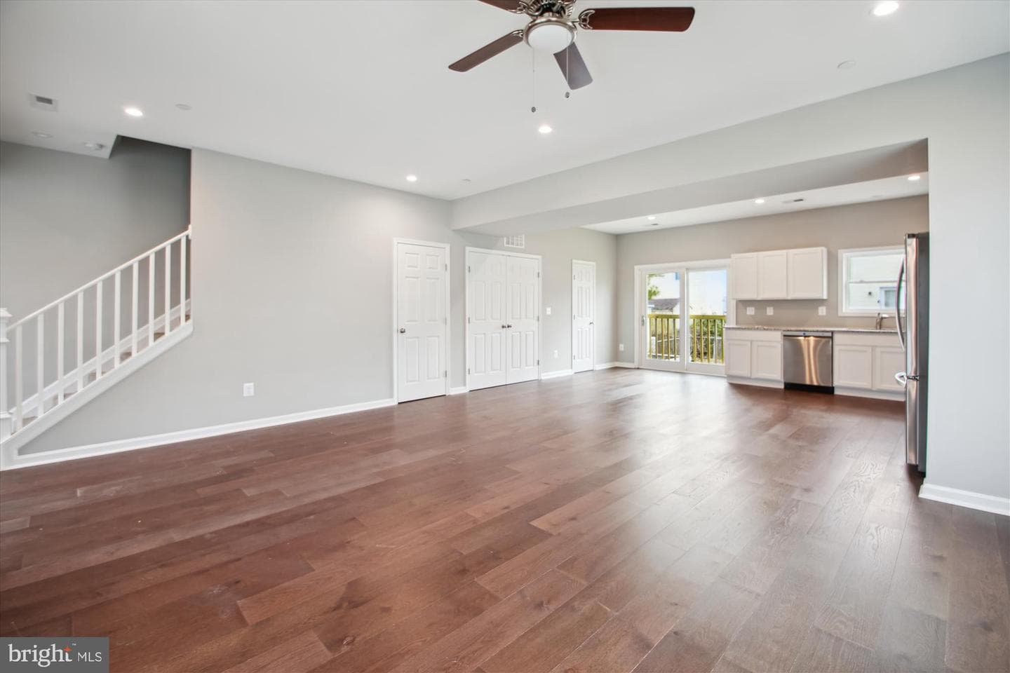 1225 Spruce Avenue photo 4